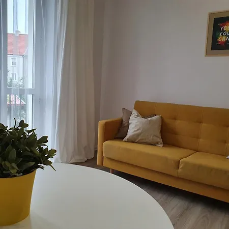 Mieszkanie Blisko Skwerku Apartment *